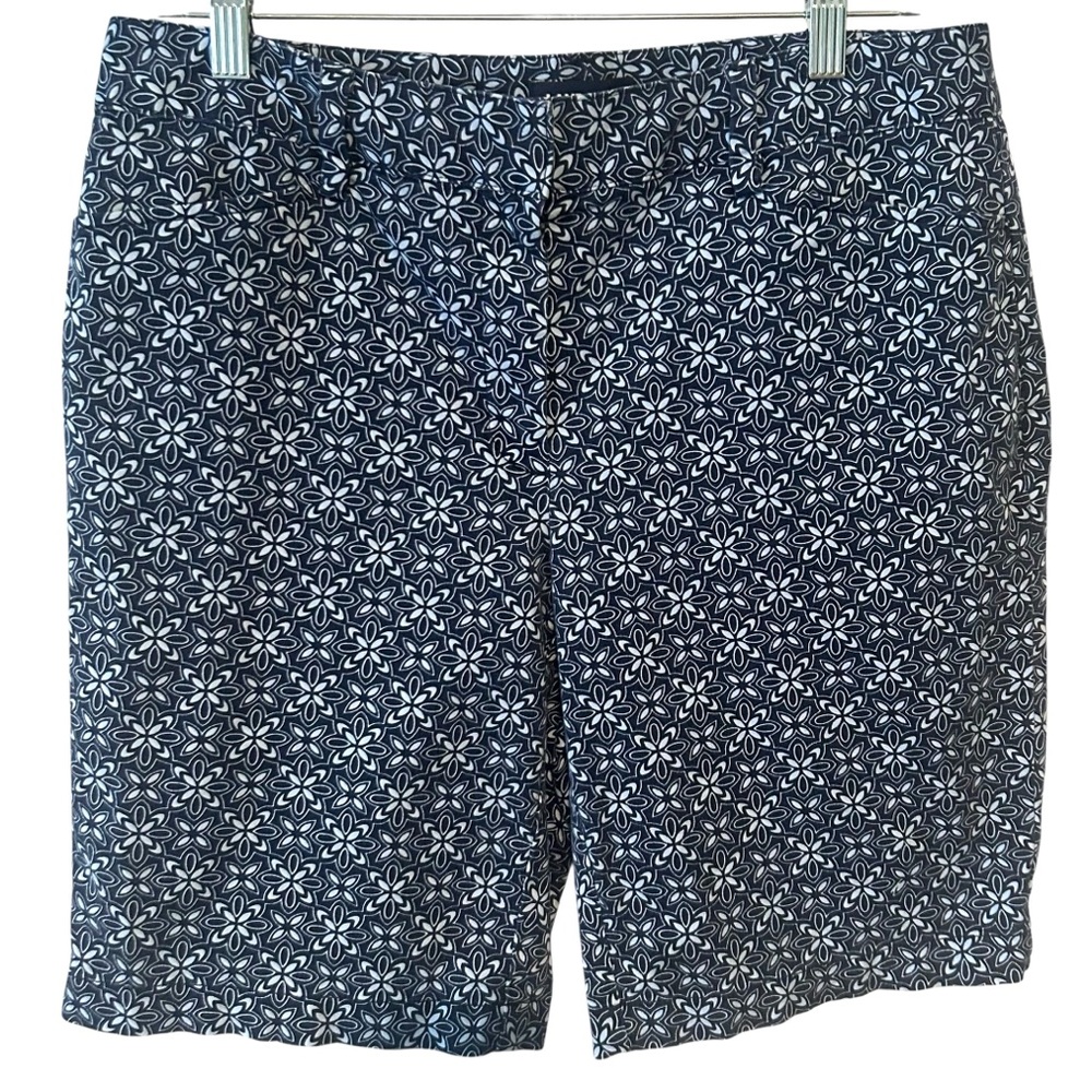 Land's End Women's Blue Geometric Floral Mid Rise Bermuda Short‎ in Size 8